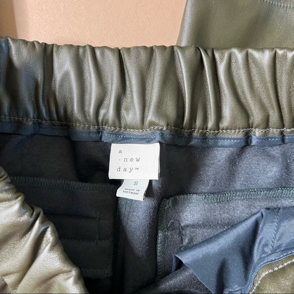 Hunter Green Vegan Leather Pull On Tapered Ankle Pants - Picture 12 of 14